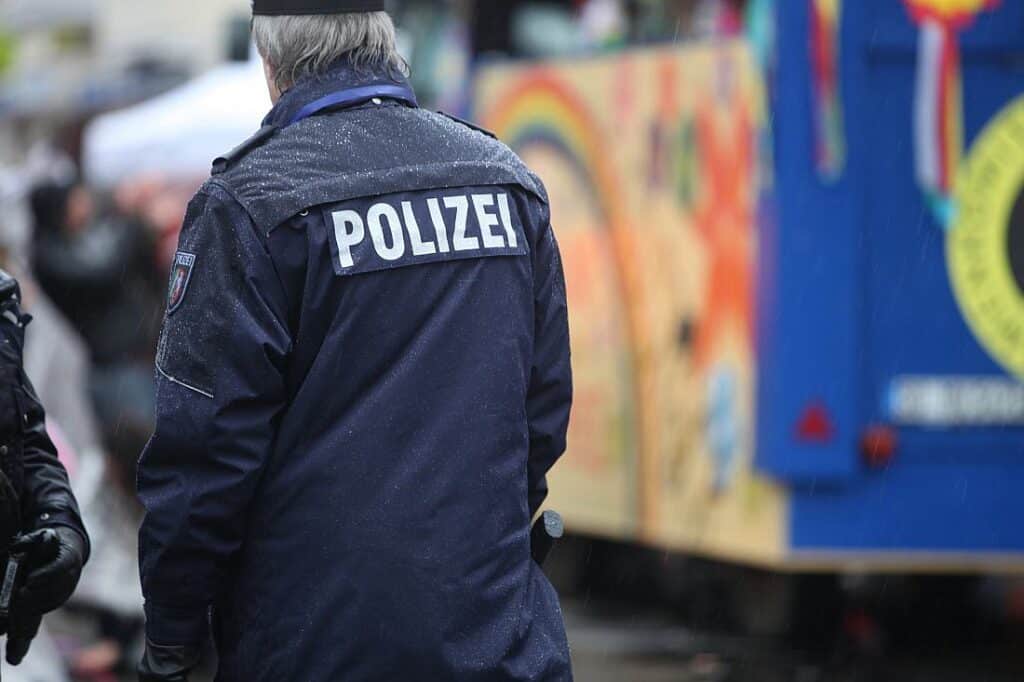 Trotz IS-Terrordrohung: Reul ermutigt Karnevalisten