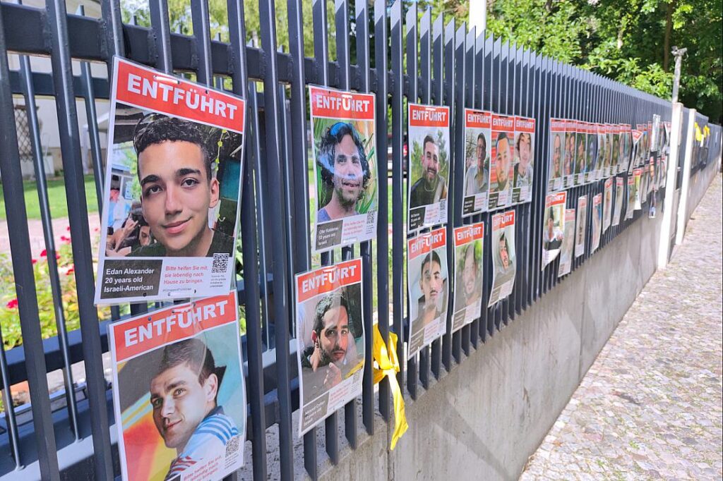 Weitere Hamas-Geiseln an Rotes Kreuz übergeben