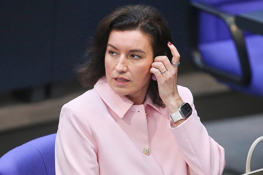 Bär schaut "ganz gespannt" auf Soli-Entscheidung