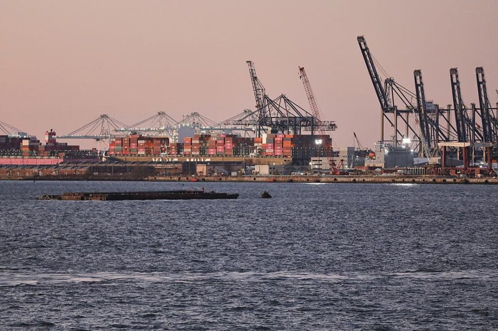 Bundesregierung kritisiert US-Zölle und hofft auf weitere Gespräche