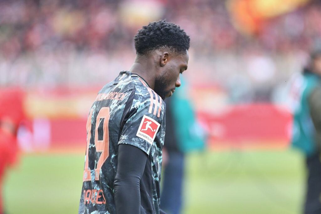 FC Bayern muss lange auf Davies verzichten