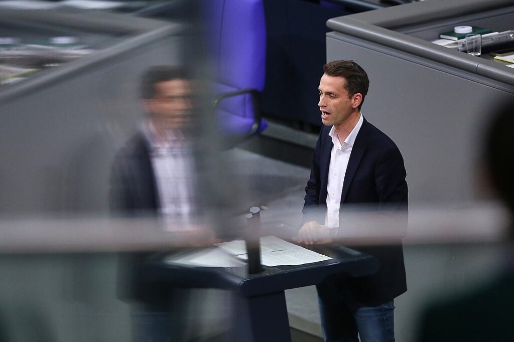 Finanzpaket: Grüne warnen CDU vor Kürzungen von Sozialleistungen