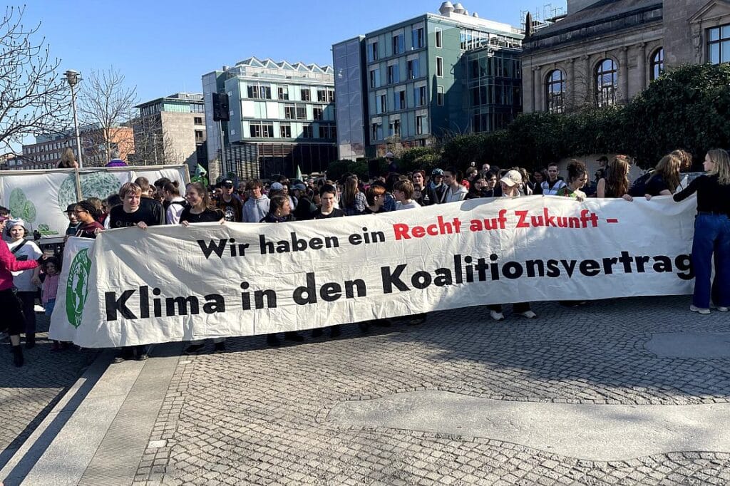 Fridays for Future protestieren für Klimaschutz im Koalitionsvertrag