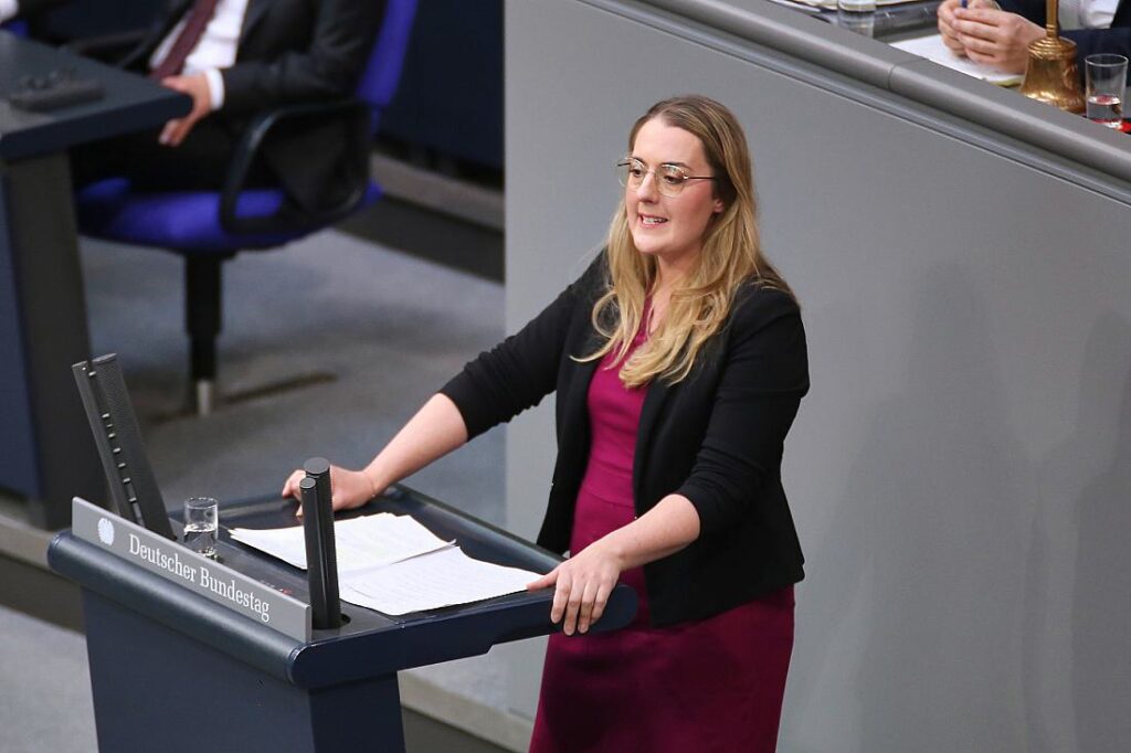 Grüne wollen bei Schulden nicht auf Zusagen von Merz vertrauen