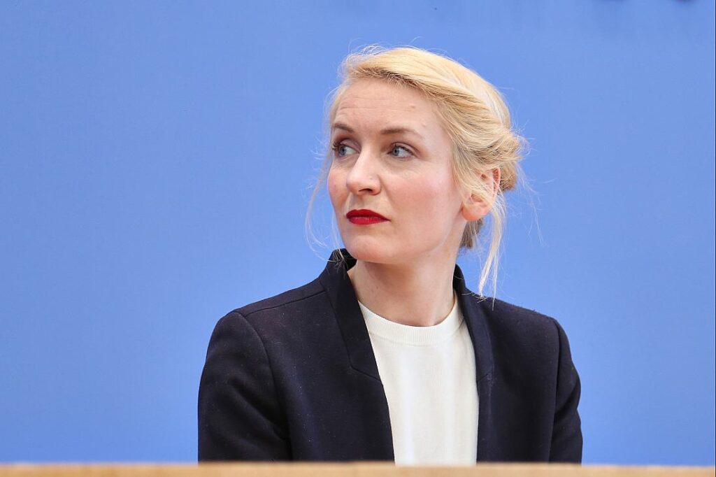 Linke: Schuldenpaket treibt ‚noch mehr Menschen in die Arme der AfD`