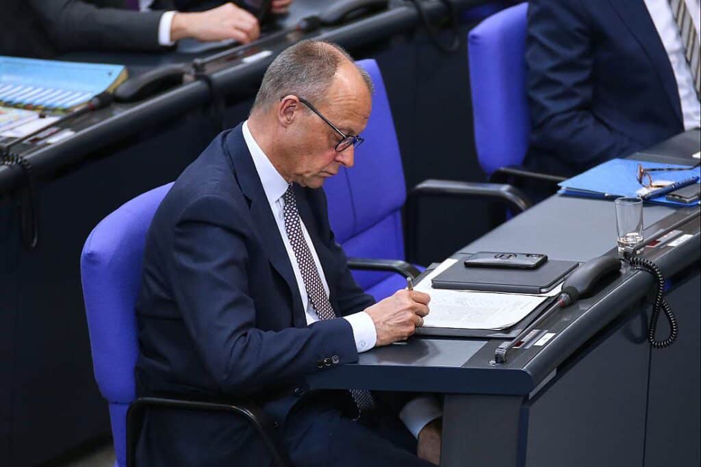 Merz will Debatte über französischen Atomschirm ohne Tabus führen