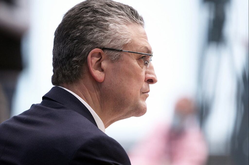 Möglicher Laborunfall: Ex-RKI-Chef will Abkommen für Biosicherheit
