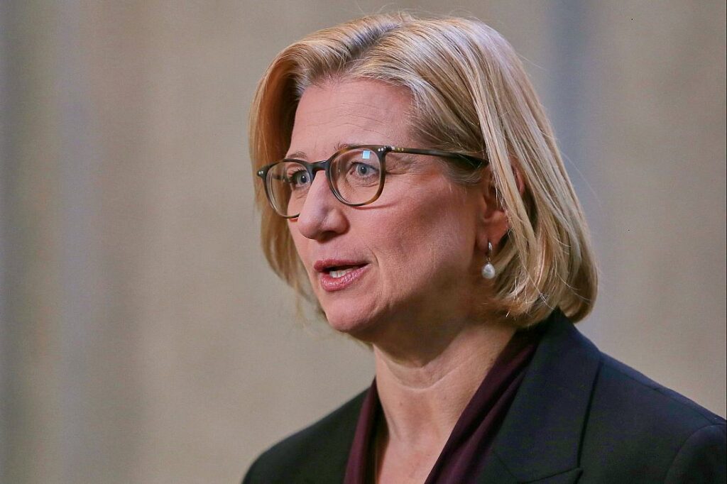 Rehlinger nimmt an Trauerfeier für Papst Franziskus teil