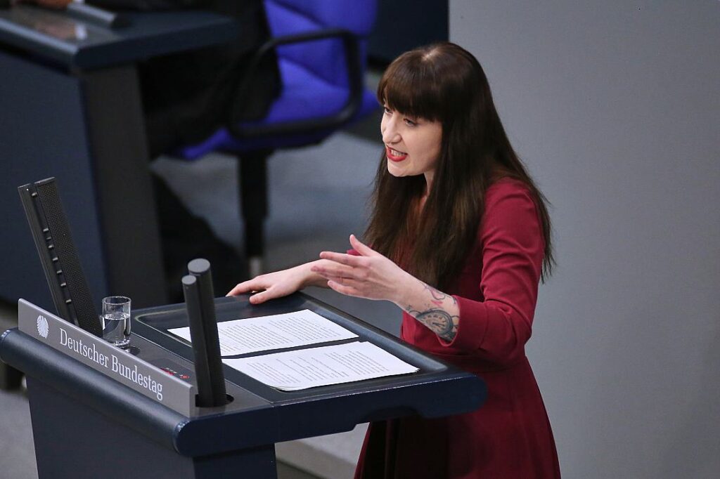 Reichinnek bietet Merz Gespräche über Schuldenbremsen-Konsens