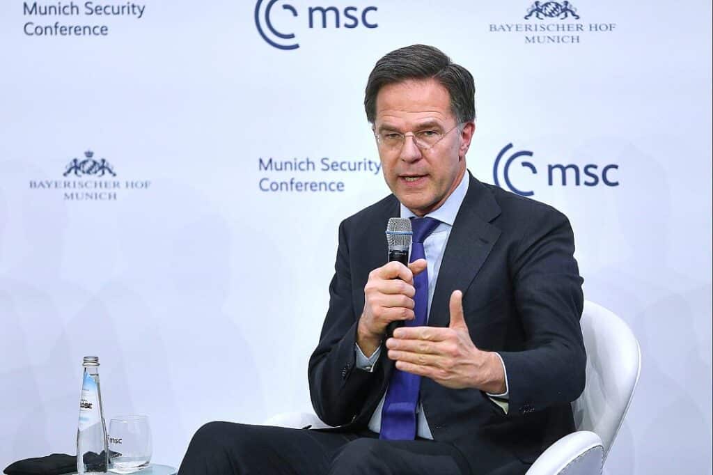Rüstung: Nato fordert Industrie zu zügigem Handeln auf