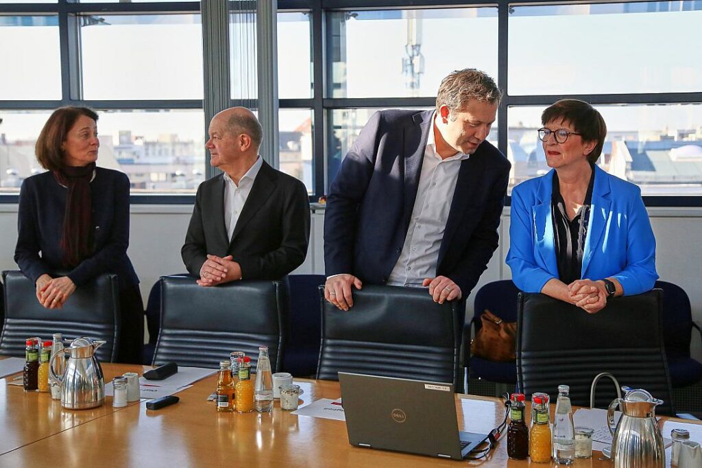 SPD zieht Neuwahl der Parteispitze auf Juni vor