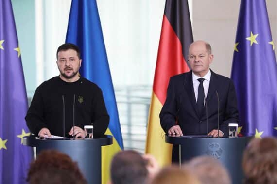 Scholz telefoniert mit Selenskyj