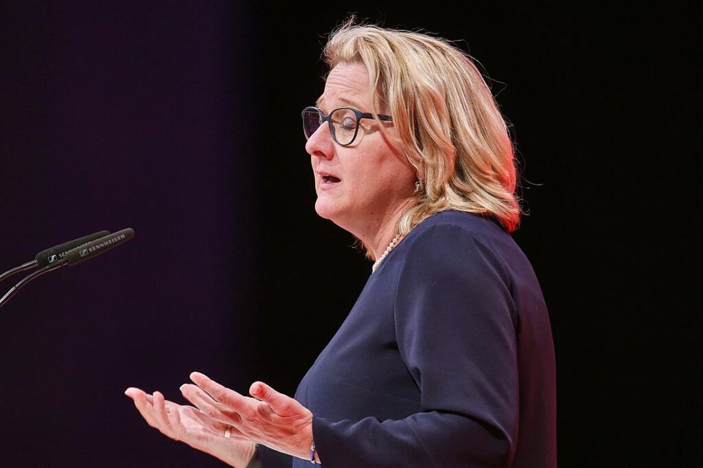 Schulze kritisiert Stopp von US-Entwicklungshilfe für Frauen