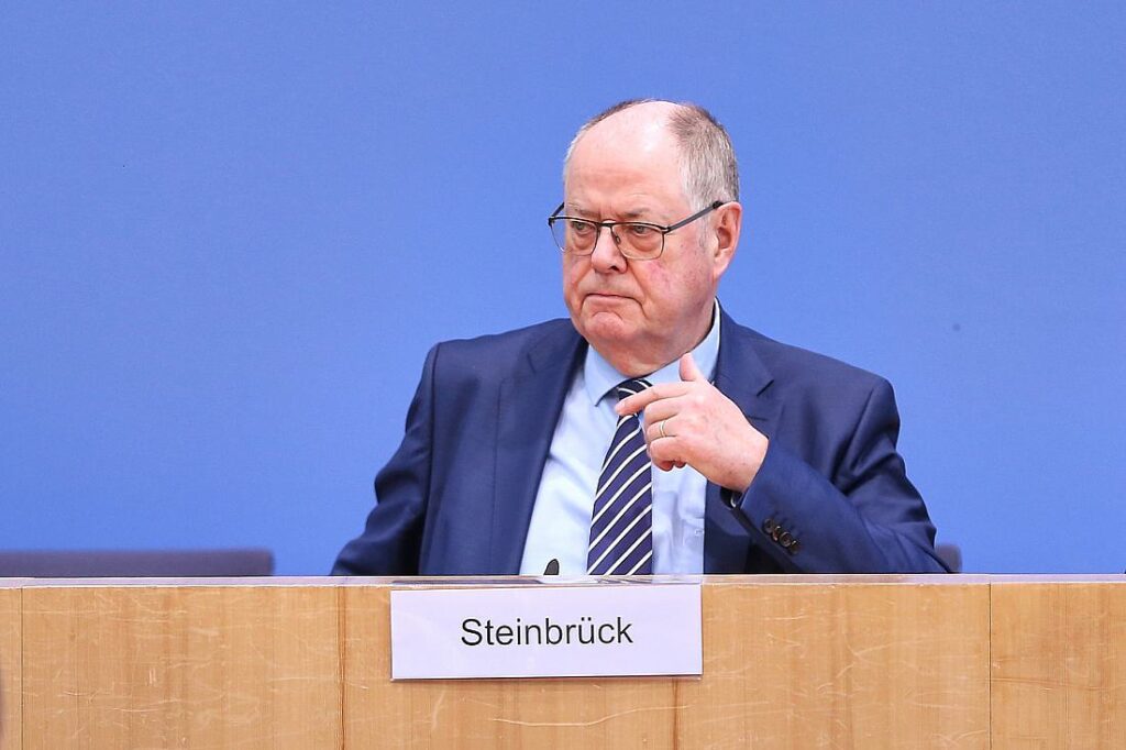 Steinbrück dringt auf Reformen für handlungsfähigen Staat