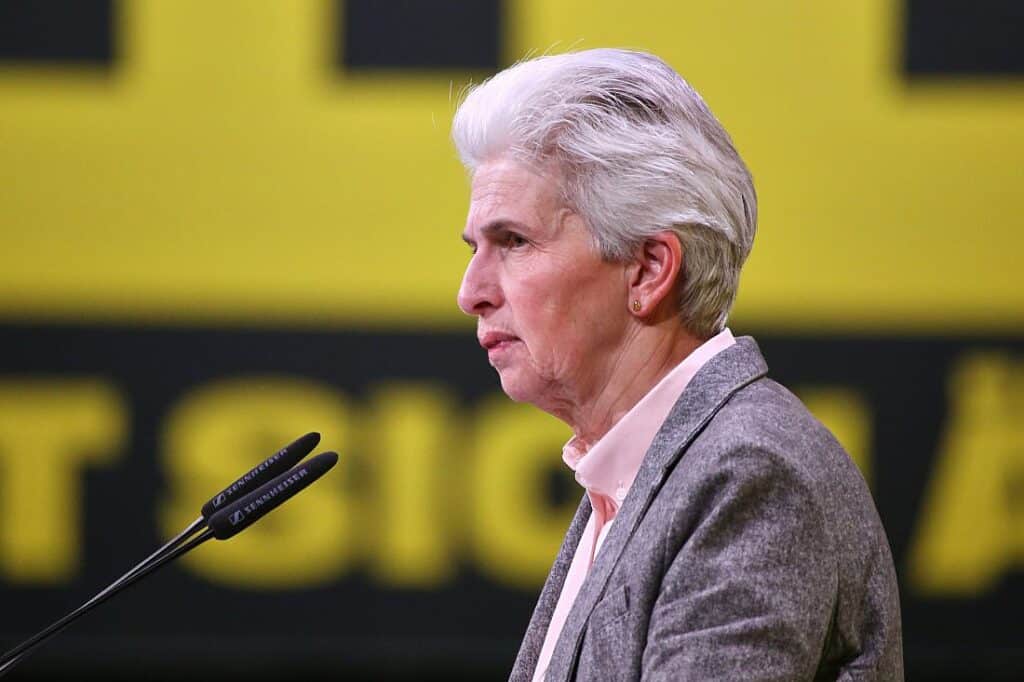 Strack-Zimmermann kritisiert Merz für Schuldenbremsen-Kehrtwende