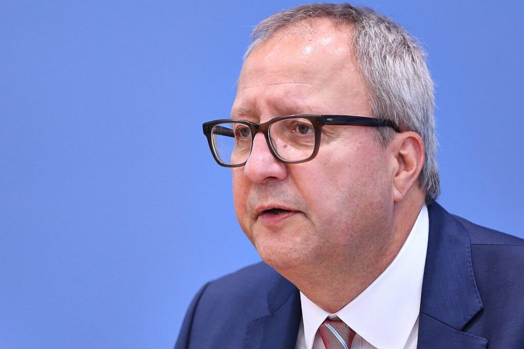 Voßkuhle drängt auf "Richtungswechsel" beim Datenschutz