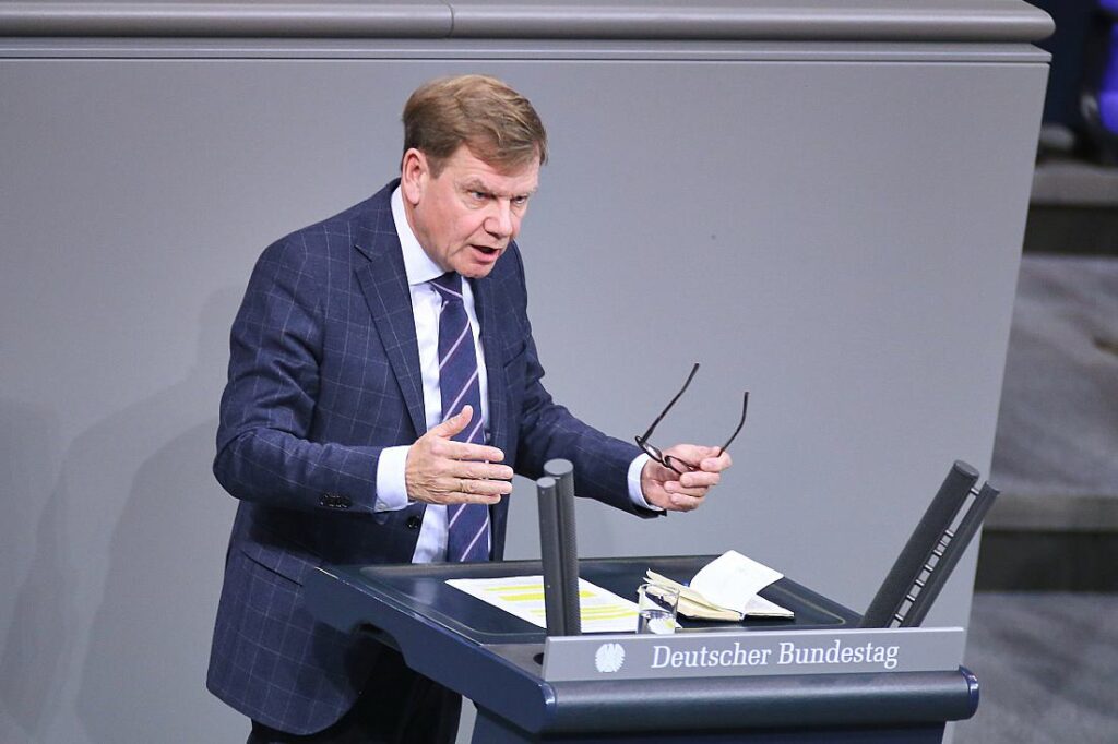 Wadephul rät von kurzfristigen Debatten über US-Atomschirm ab