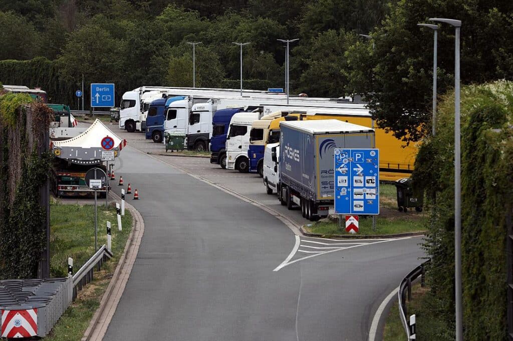 Zahl mautpflichtiger Lkws auf Autobahnen deutlich gesunken