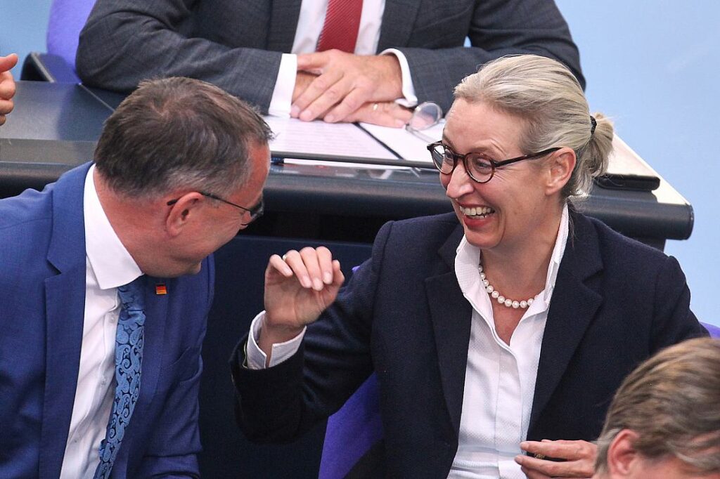 AfD zieht in Forsa-Umfrage erstmals an Union vorbei