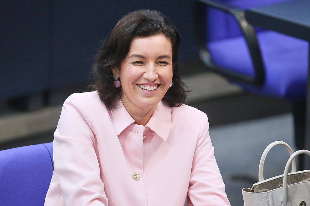 Bär begrüßt Ministeriumsverteilung