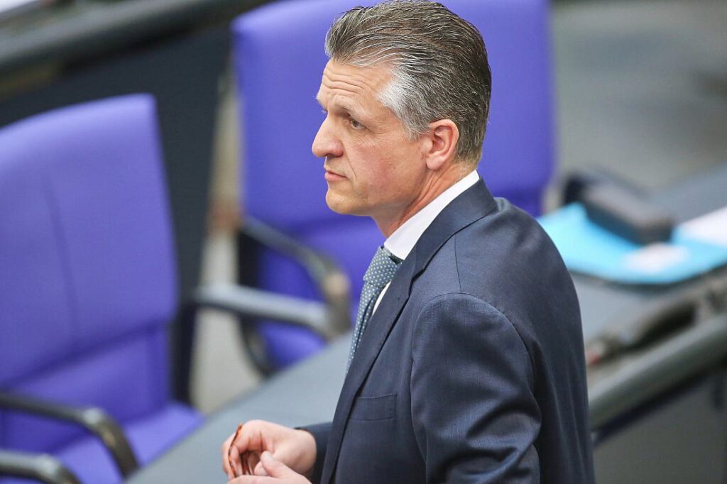 Frei schließt Steuererhöhung für hohe Einkommen aus