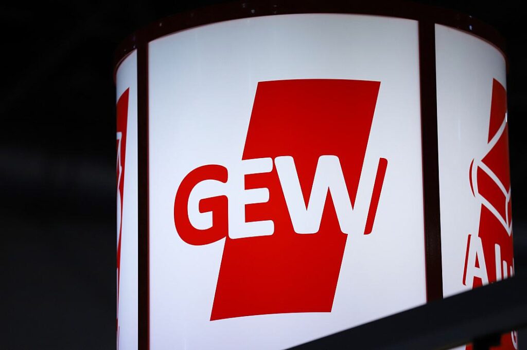 GEW fordert Prien und Bär zur Kooperation auf