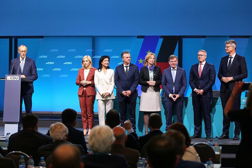 Kritik an "Bundeskabinett für die Reichen und Mächtigen"