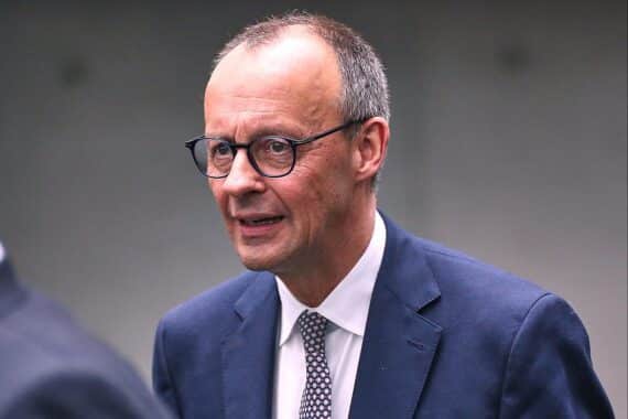 Merz nimmt nicht an Trauerfeier für verstorbenen Papst teil