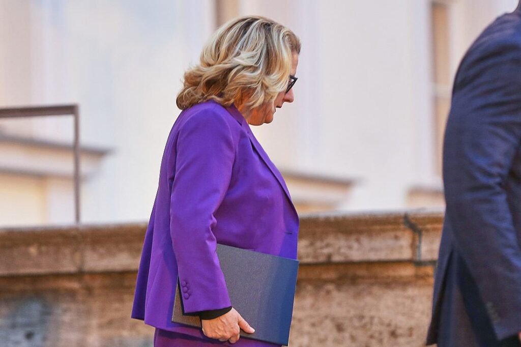 Ministerin bedauert absehbare Kürzungen bei Entwicklungshilfe