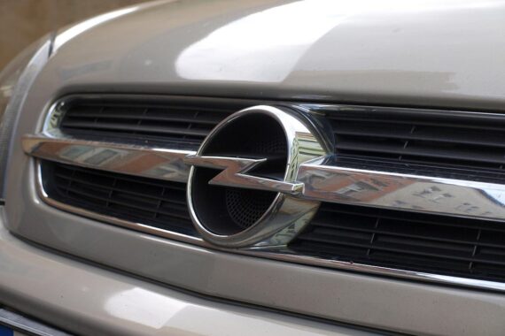 Opel-Mutter setzt wieder auf Hybrid-Fahrzeuge