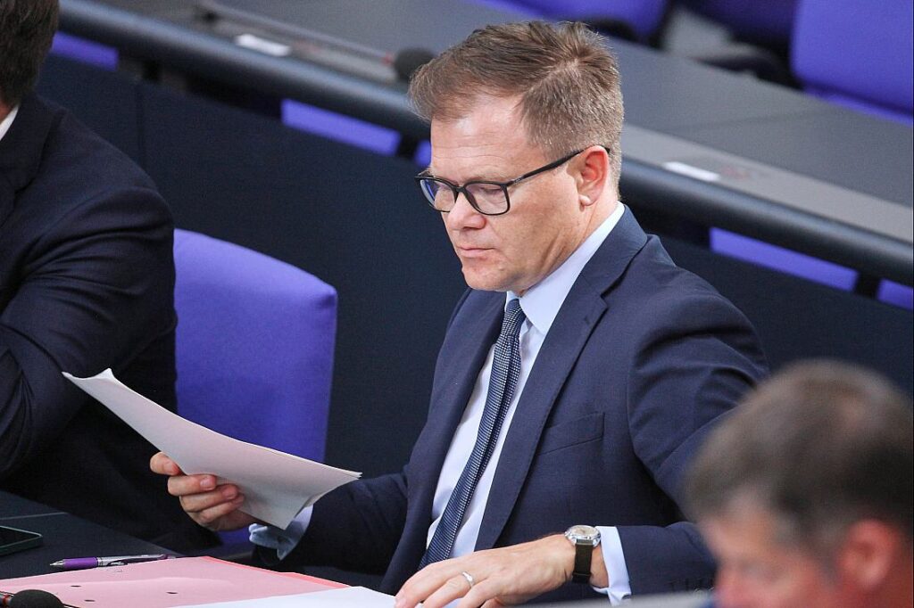 Ostbeauftragter legt Fünfpunkteplan für abgehängte Regionen vor