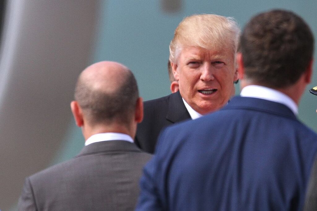 Scholz offen für Gespräch mit Trump bei Papst-Beisetzung