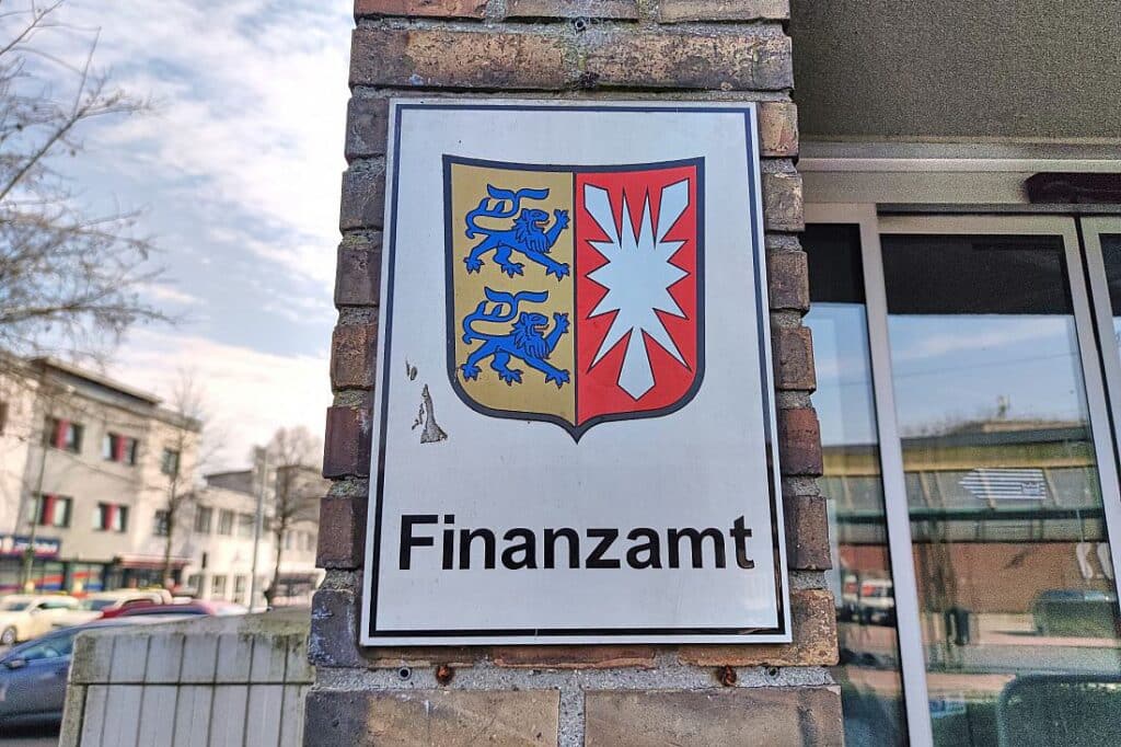 Steuereinnahmen legen auch im März kräftig zu