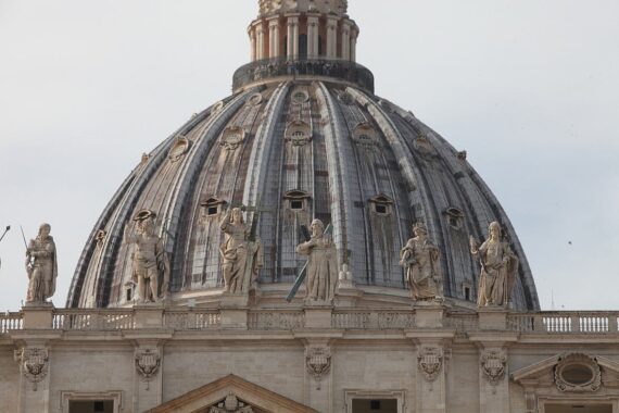 Tausende nehmen bei Trauerfeier Abschied von Papst Franziskus