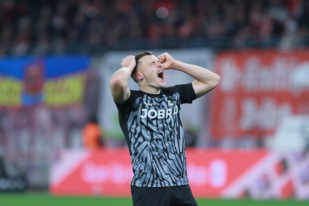 1. Bundesliga: Leverkusen-Remis in Freiburg lässt FCB jubeln