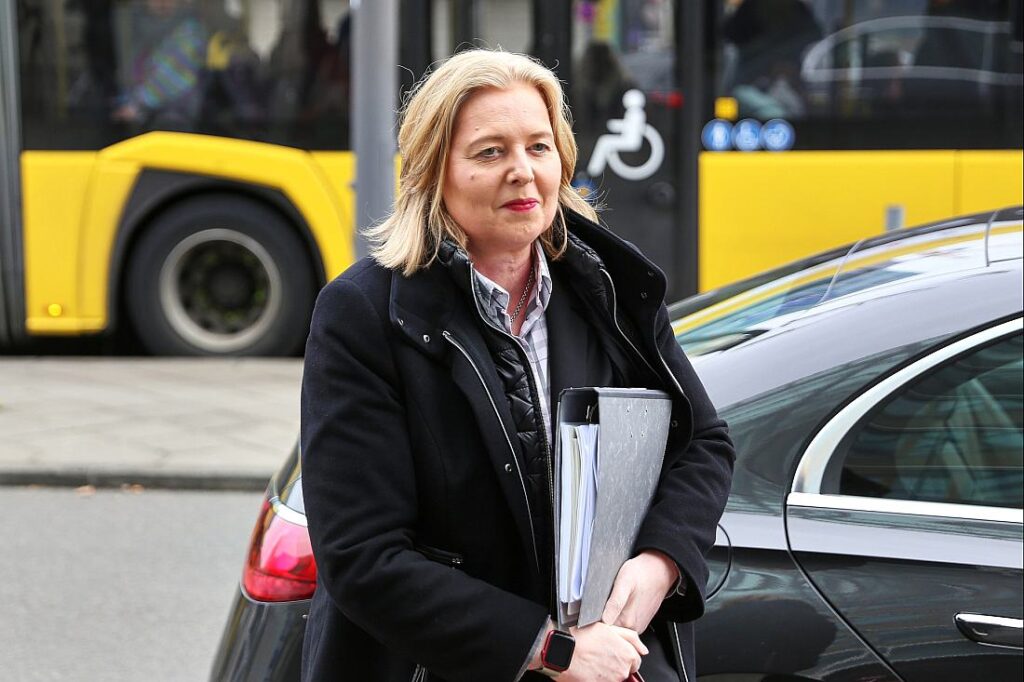 Bas hält sich politische Zukunft offen