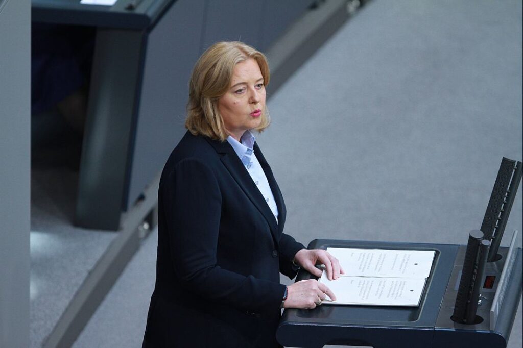 Bas ruft Firmen zu "Haltung und Standfestigkeit" gegenüber AfD auf