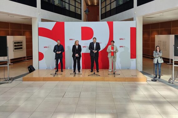 Bas sieht sich bei SPD-Vorsitz vor "historischer Aufgabe"