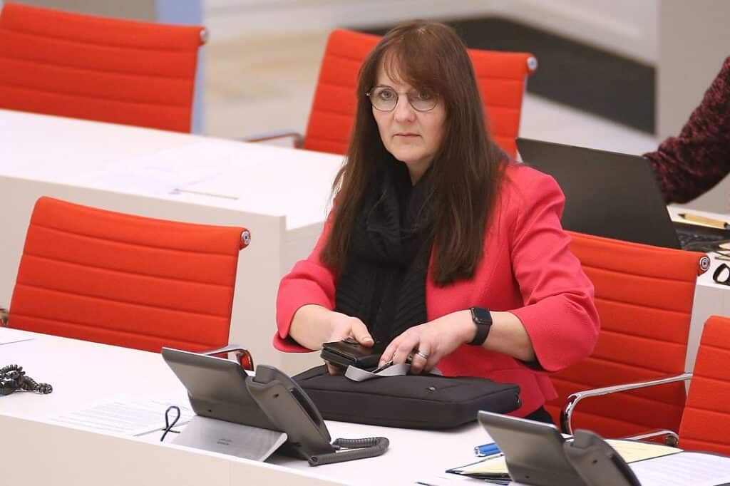 Brandenburgs Innenministerin erklärt Rücktritt