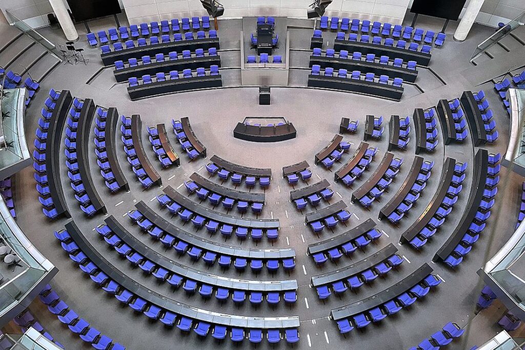 Bundestag soll im September früher aus der Sommerpause kommen