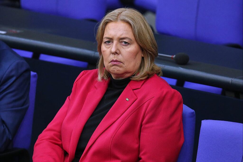 DGB und Paus kritisieren Arbeitsministerin