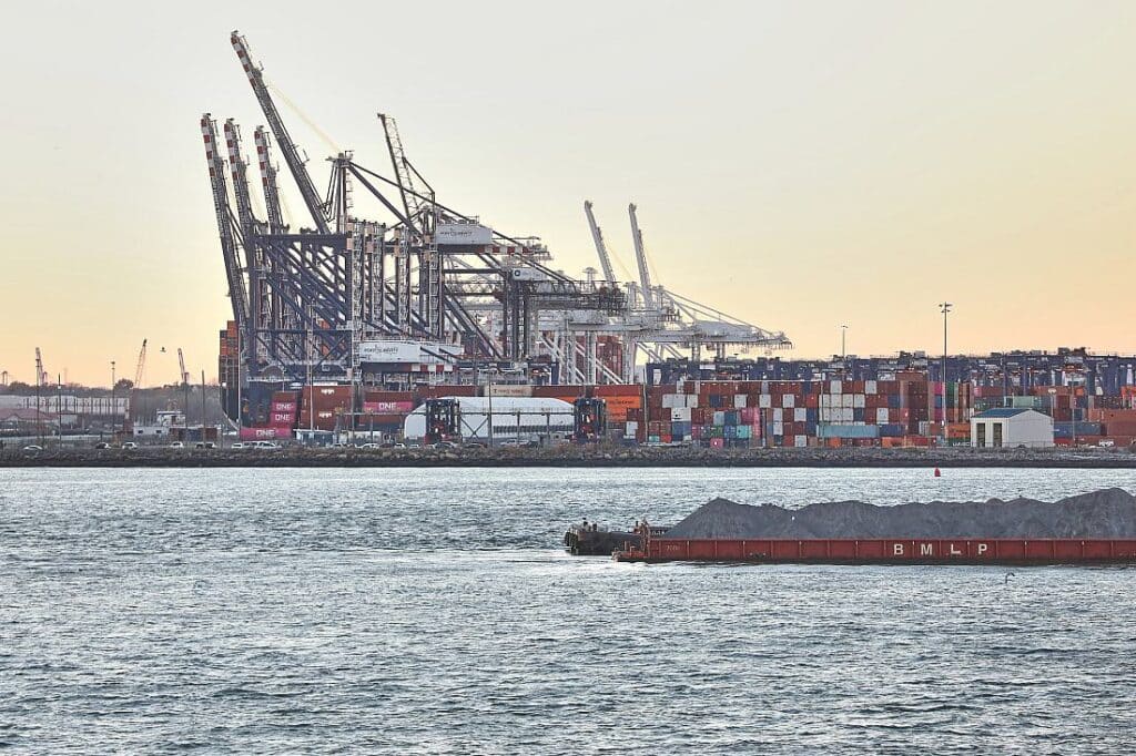 Deutscher Exportüberschuss im Handel mit den USA weiter erheblich