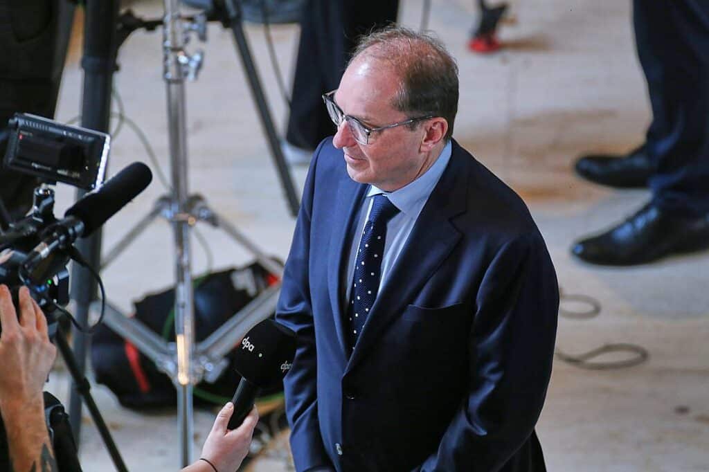 Dobrindt kündigt Zurückweisungen an Grenzen an