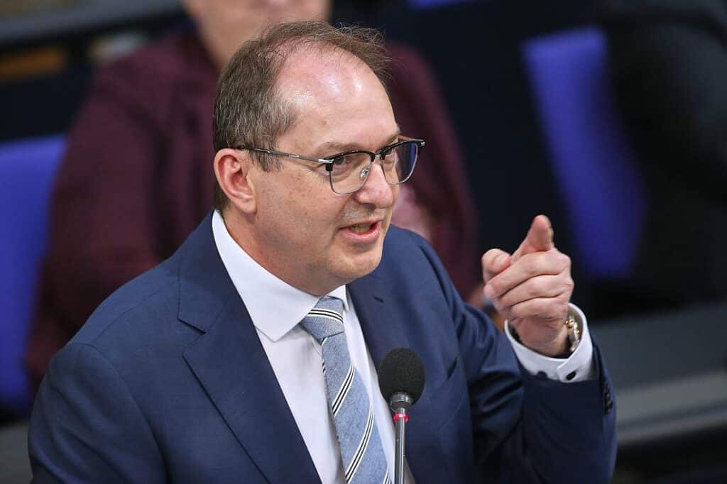 Dobrindt will Migranten EU-weit in Drittstaaten abschieben