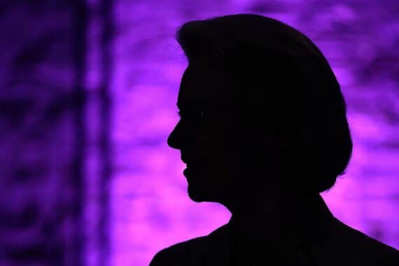 Ursula von der Leyen und Moritz Körner diskutieren Transparenz und Demokratie in der EU.