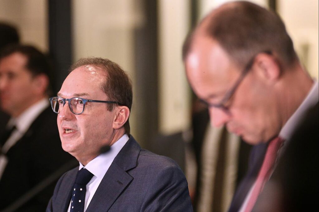 Grüne kritisieren "Schlagbaumpolitik" von Dobrindt und Merz