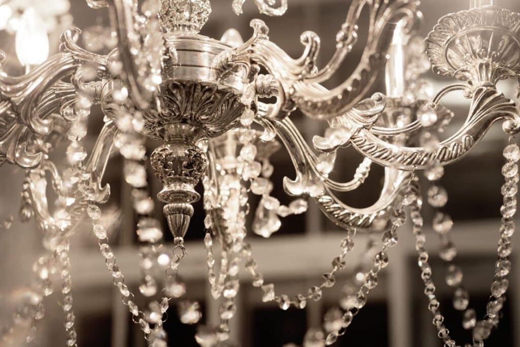 Kronleuchter – mehr als nur eine stilvolle Lichtquelle