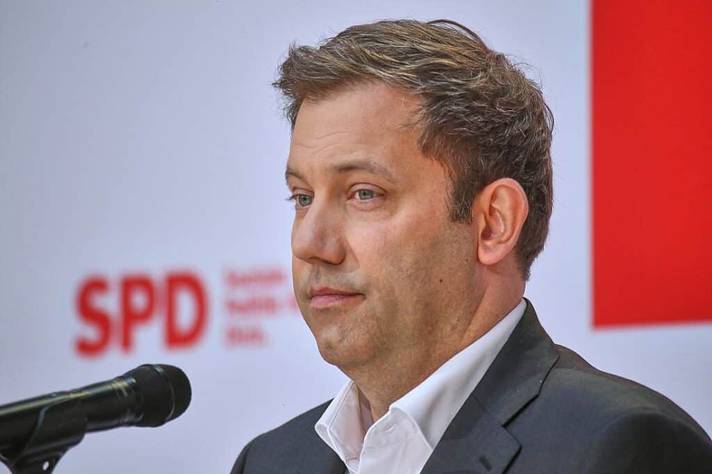 Linke fordert bei Sozialreformen mehr "Fantasie" von Klingbeil