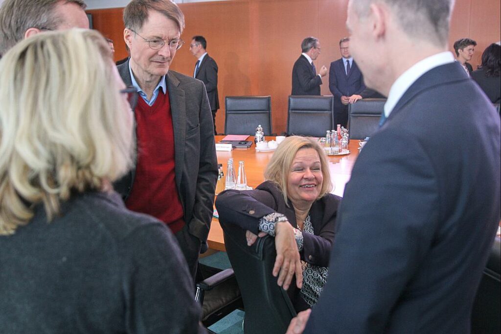 Lobbyverband "Bund der Steuerzahler" kritisiert Minister-Pensionen