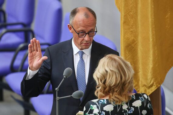 Merz legt Amtseid als Bundeskanzler ab